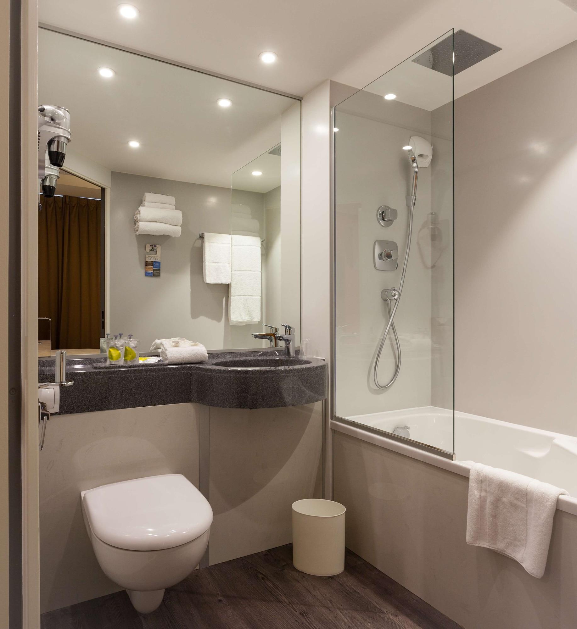 Hotel Kyriad Rennes Centre Gare Exterior photo